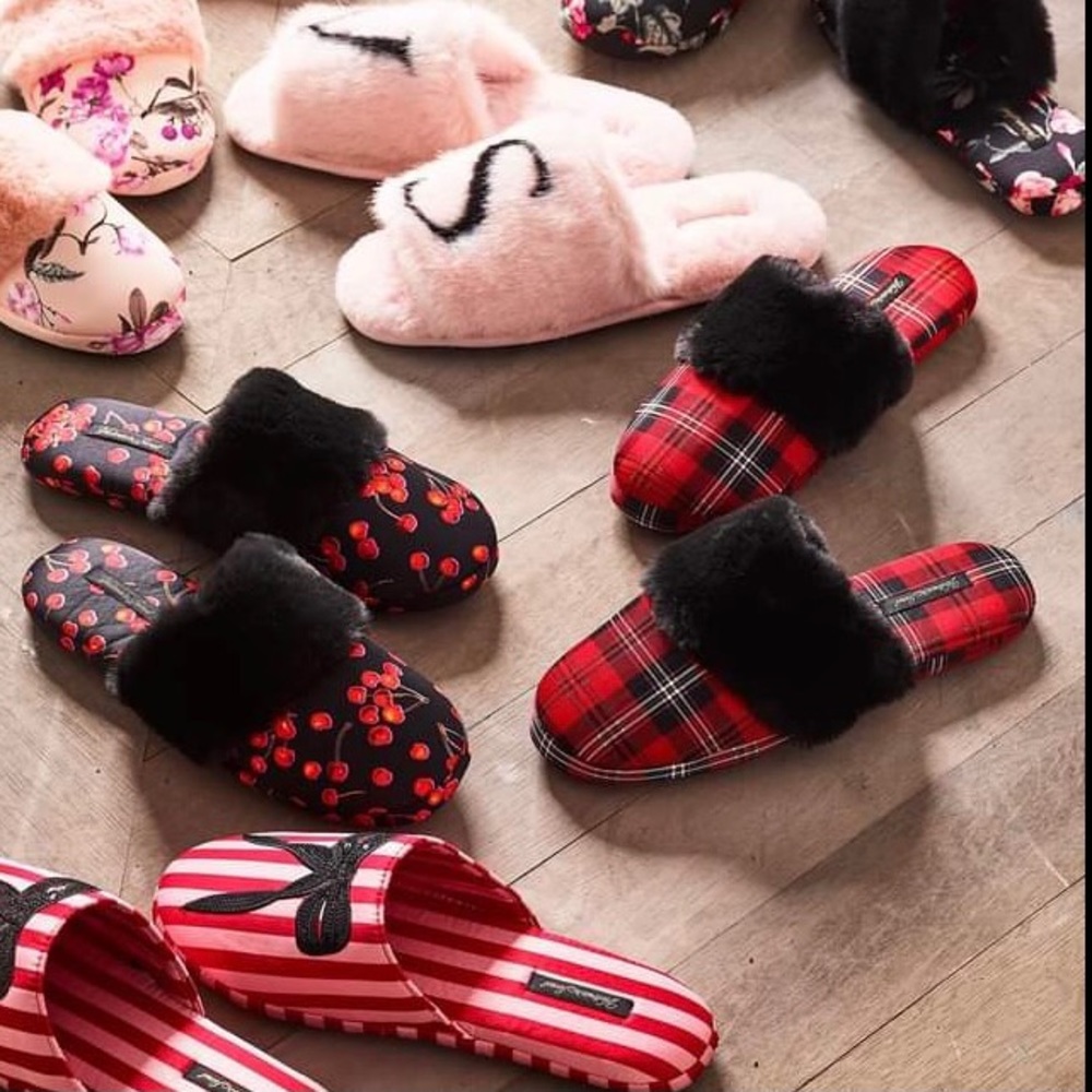 Victoria’s Secret slipper - Picture 10 of 10